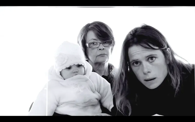 Famille au checkpoint